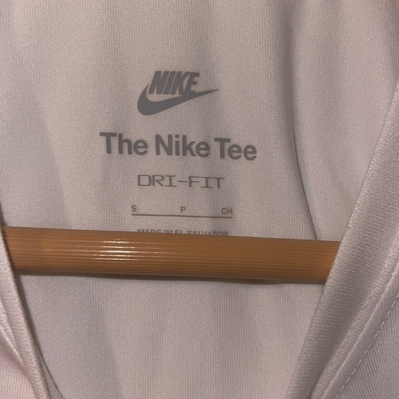 Nike Men’s Dri Fit Shirt - Picture 2 of 3